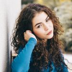 Here's What You Need To Know About Wolf Cut Curly Hair